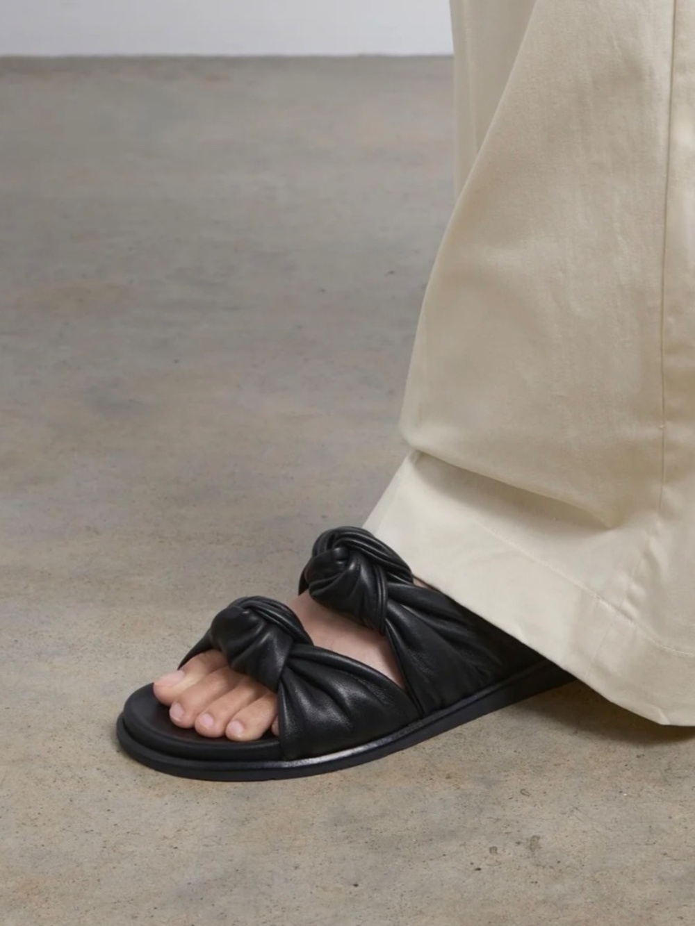 Beautiful Italian Leather Sandal - Picture 5 of 7